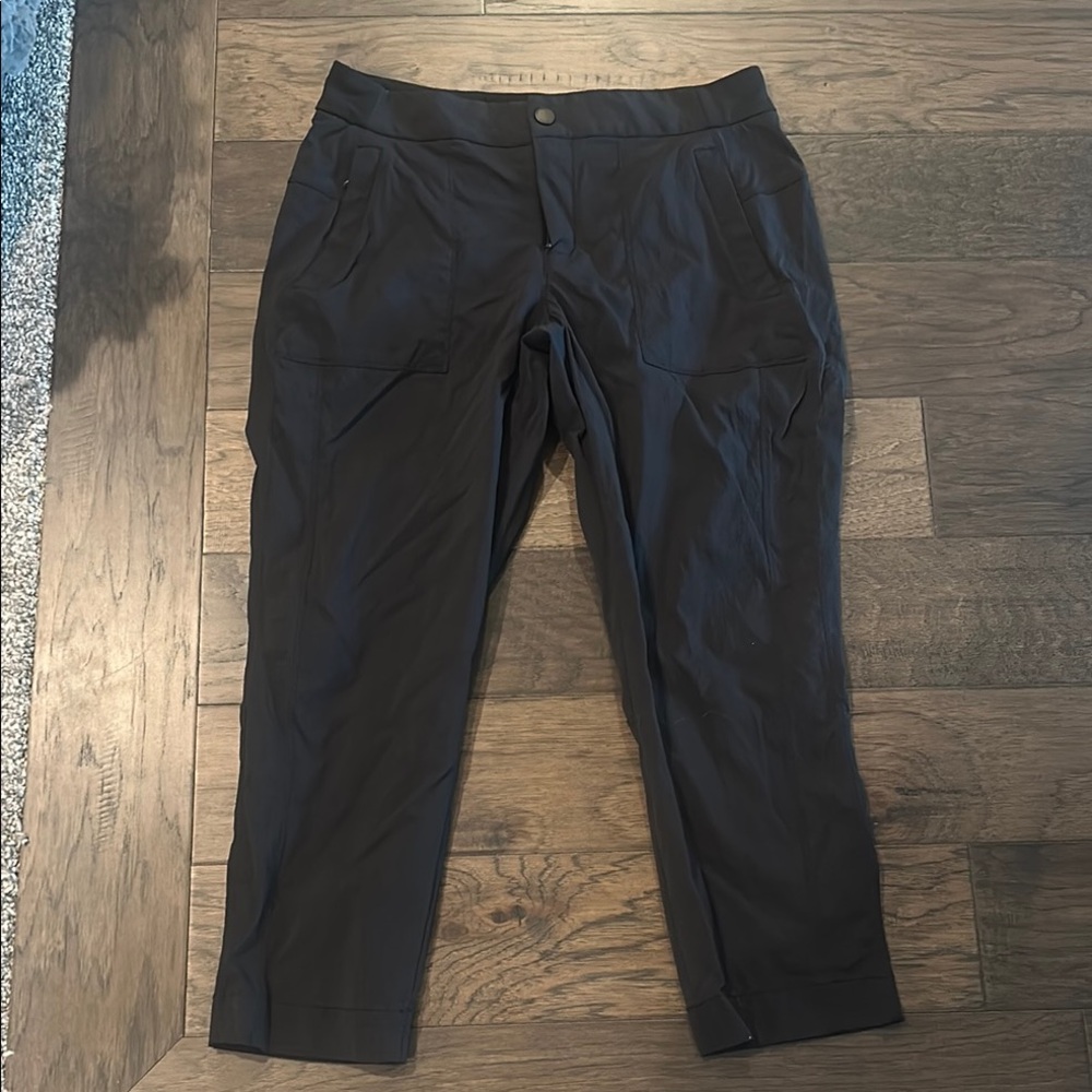 Athleta Black Trekkie Crop Pant Sz 10